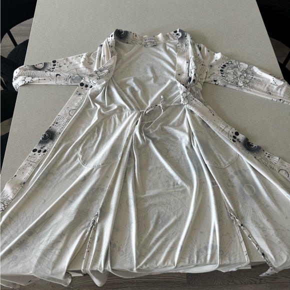 Mason Grey Robe - Picture 9 of 16